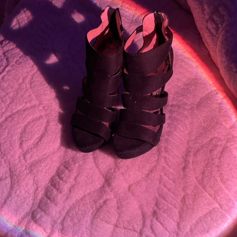 High heels - Picture 2 of 3
